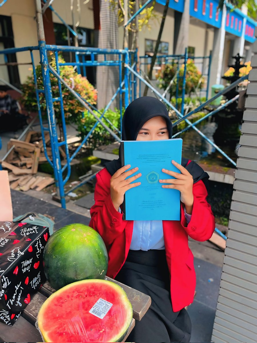 Sidang skripsi telah usai,ibu penguji ngebantainya bukan maen🙂‍↕️
