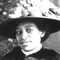 Nora Rose Hendrix was a pillar of Vancouver's Hogan's Alley.
She built the community, and worked tirelessly to save it from demolition by the City of Vancouver.
Her grandson Jimi was also a pretty damn good guitar player.
This is the story of Nora Hendrix!

🧵 1/11