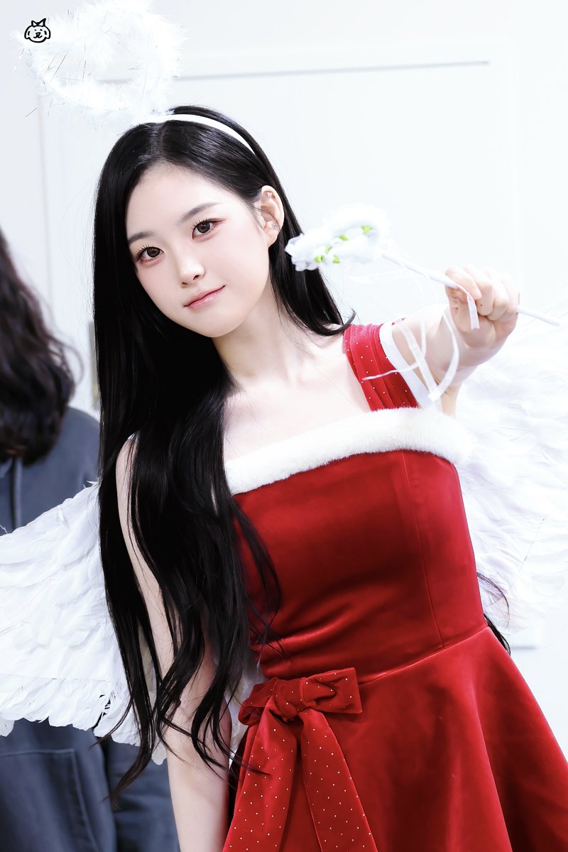 LuvJSY024's tweet photo. 우리 함께 보내는 두 번째 생일이야..
앞으로도 계속 같이 있자 🧡🧡

#트리플에스 #지연 #지서연
#겨울에피는하얀꽃_지연이 https://t.co/zhFbhyhBYF