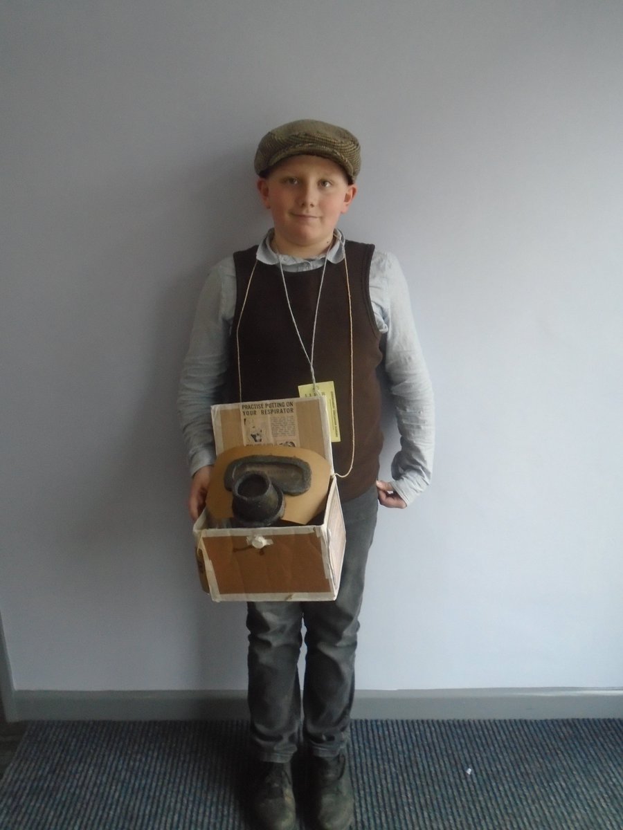 Year 6 were able to dress up today as part of their World War II day. They took part in a range of activities, including learning about a typical day of a school child during World War 2. 
Please click the link below to see more pictures of this day. queensmeadacademy.org/news/?pid=3&ni…