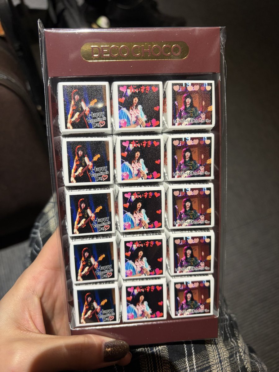 rrr_20s's tweet photo. ケミカリ12周年ツアーあざした！！！！
陰キャなのでにまにましかできませんが変わらず箱推しですこれからも続けてください𝑳𝑶𝑽𝑬_____

皆様バレンタインありがとうね〜🫶 https://t.co/yf4kOCeGWX