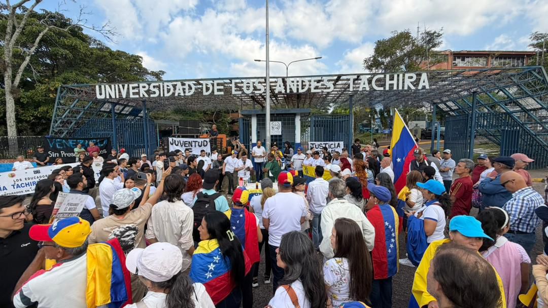En mi ciudad natal, San Cristóbal, también los venezolanos se tomaron las calles para protestar contra la dictadura chavista y pedir la liberación de todos los presos políticos.
