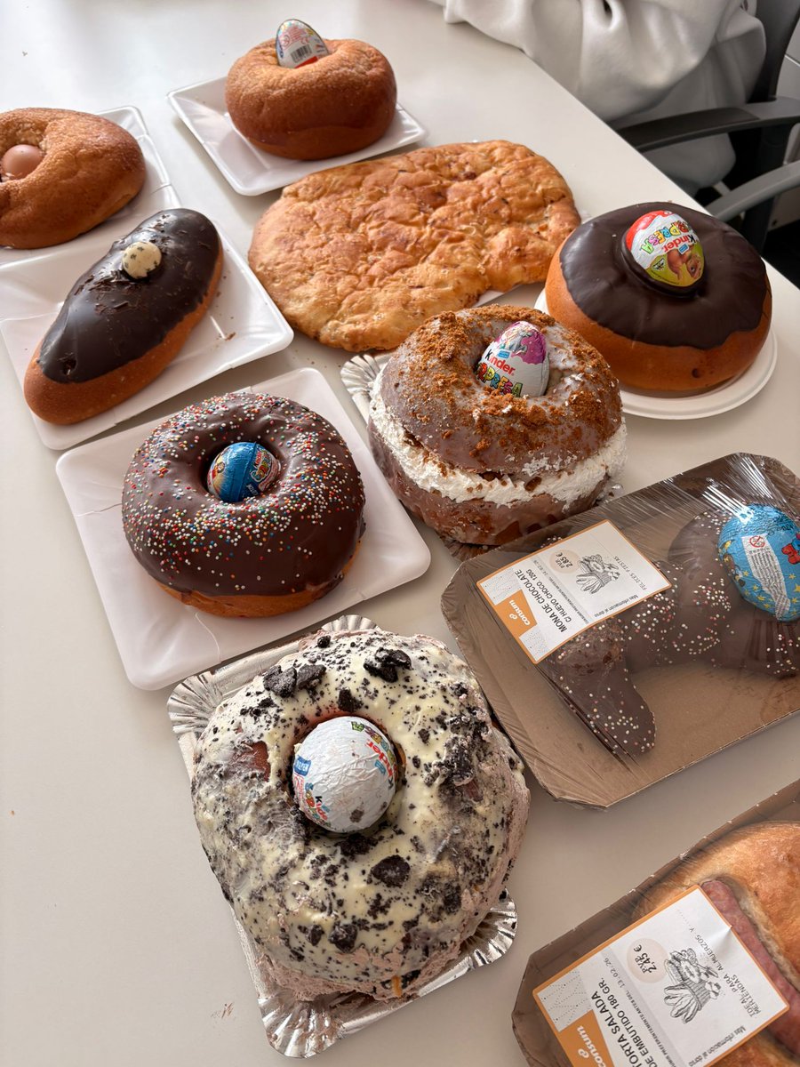 InesCaro22's tweet photo. Celebrating Mona´s Day in the lab 🧪🐒
Good science runs on curiosity… and occasionally on chocolate-fueled experiments 🍫🔬 https://t.co/j0oAHMTpom