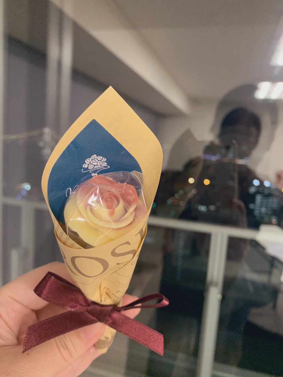 今夜は本棒練習でした。
ミュンヘンからクソメガネ👓到来😨手土産もなしに💢出直せ😠
（でもS嬢がバレンタインのチョコくれた🌹みんなに😃）

そしてクソメガネ👓はやっぱりすべからくキモい奴だった。ネチっこいレッスン。どーでもいい部分への奇妙なこだわり。ヒゲの剃りあとが青海苔みたいなとこ🤮