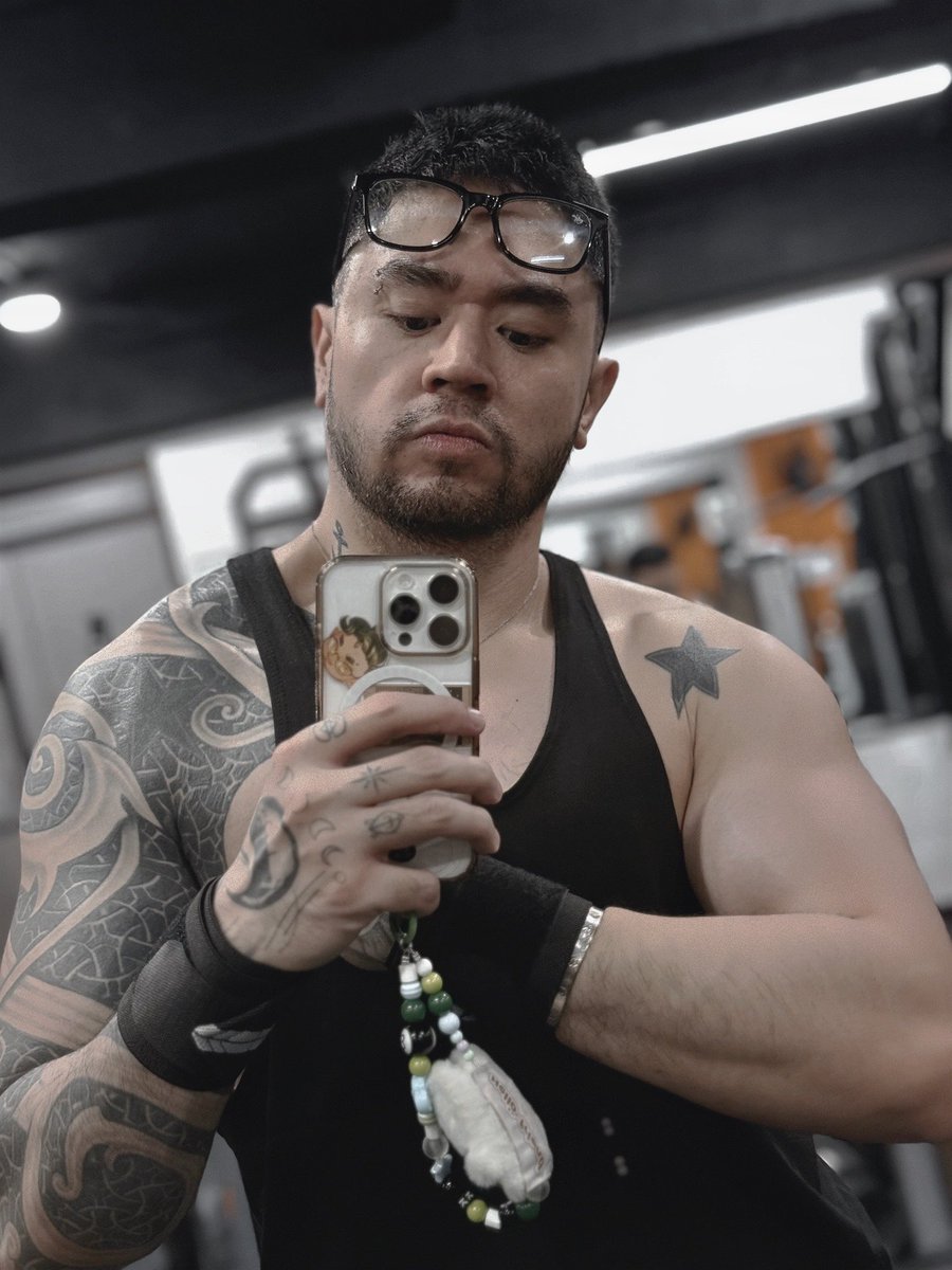 Alex 🍼🦦 tweet media