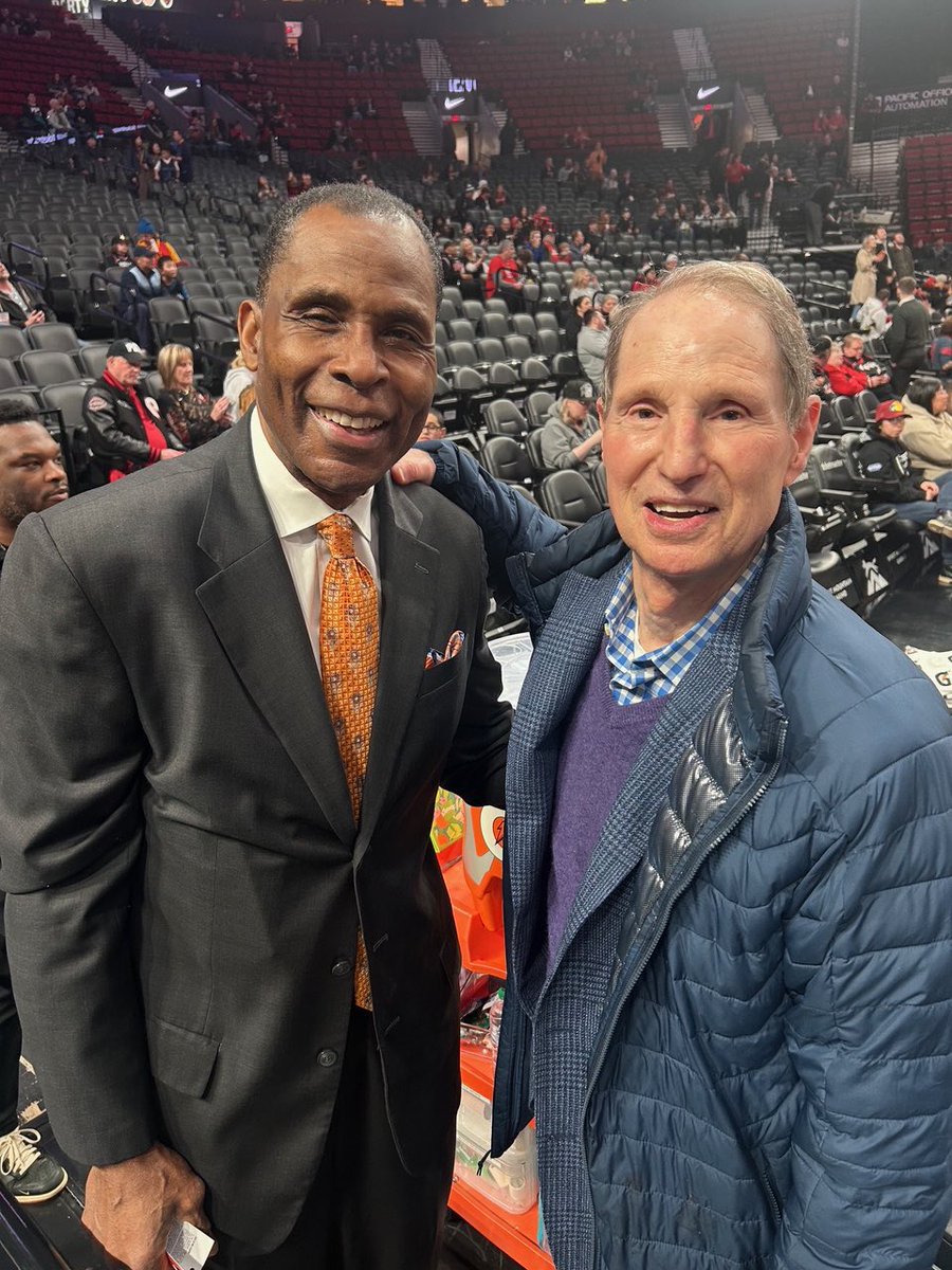 RonWyden's tweet photo. The love from #RipCity for Trail Blazers icon Buck Williams radiated throughout the Moda Center on Saturday when we caught up before tipoff.
My friend Buck deserves to be in the Hall of Fame, & I know Blazers fans agree — wherever they may be. #GoodLuckBuck https://t.co/5vcB2QX2vz