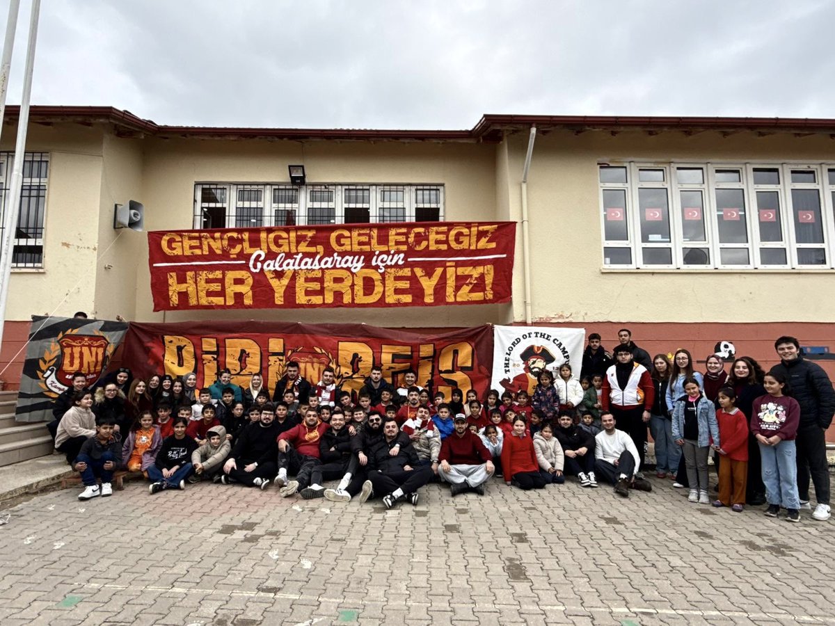 Piri Reis Üniversitesi temsilciliğimiz (<a href="/uAUNIPiriReiss/">uA UNI PİRİREİS</a> ); #uAUNIKalpleriIsıtıyor projemiz kapsamında Kırıkkale, Keskin’de bulunan Mehmet Arifoğlu İlkokulu’na, merhum Umut Eren Şahin adına bir kütüphane oluşturdu ve minik kardeşlerimize kışlık giysi yardımında bulundu.
