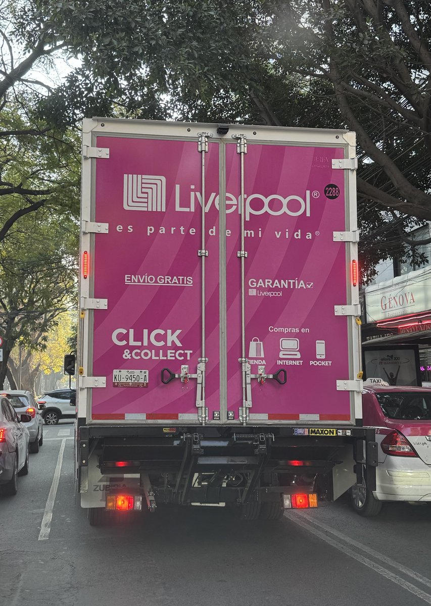 ric_aude's tweet photo. Oye ⁦@liverpoolmexico⁩ tu chofer está conduciendo a exceso de velocidad, aventando lámina y abusando del claxon en Av Ejército Nacional, parece que va a apagar un incendio 😡😡😡 https://t.co/gSTn4iw9Wk