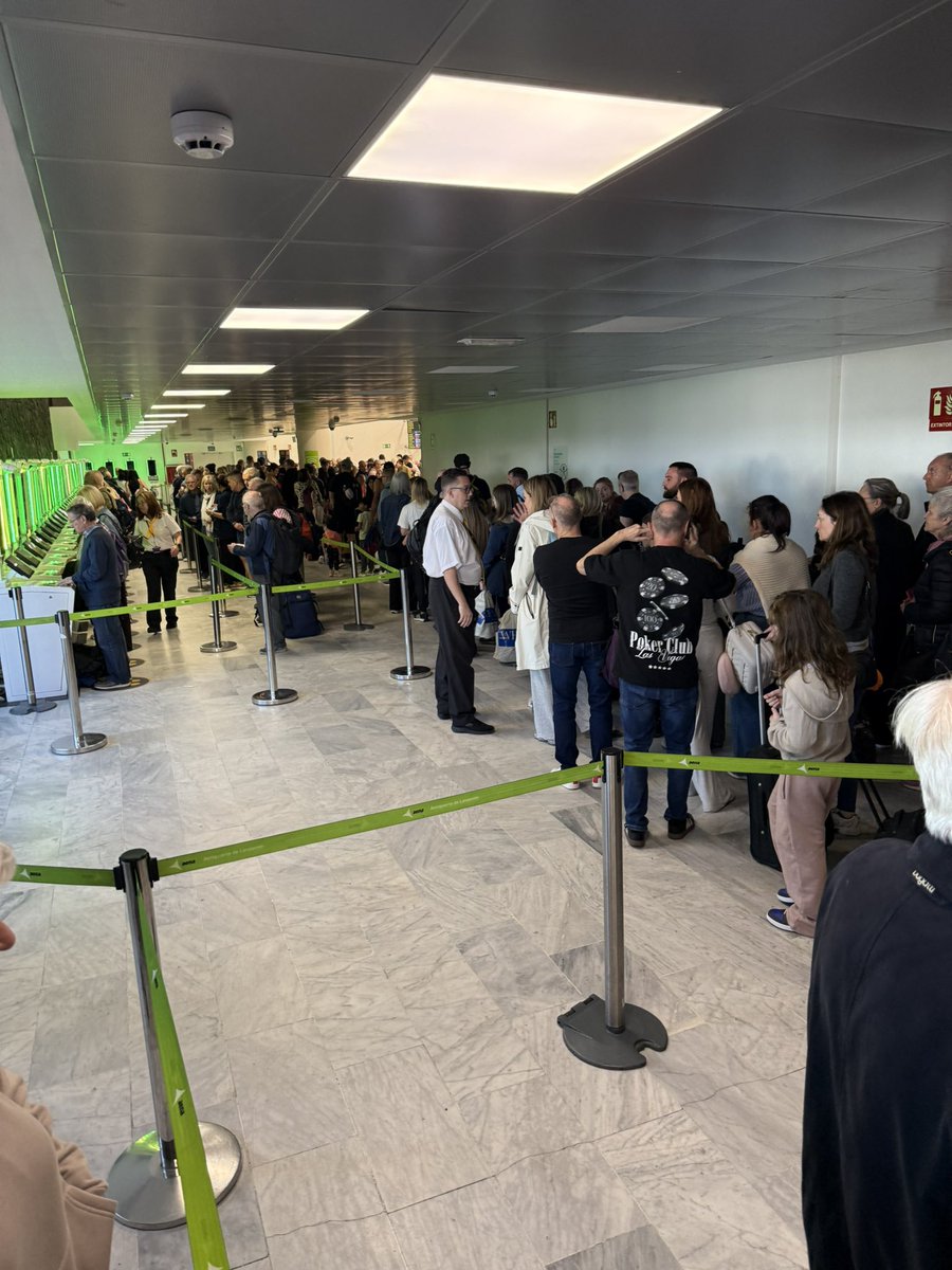 Flight Emergency tweet media