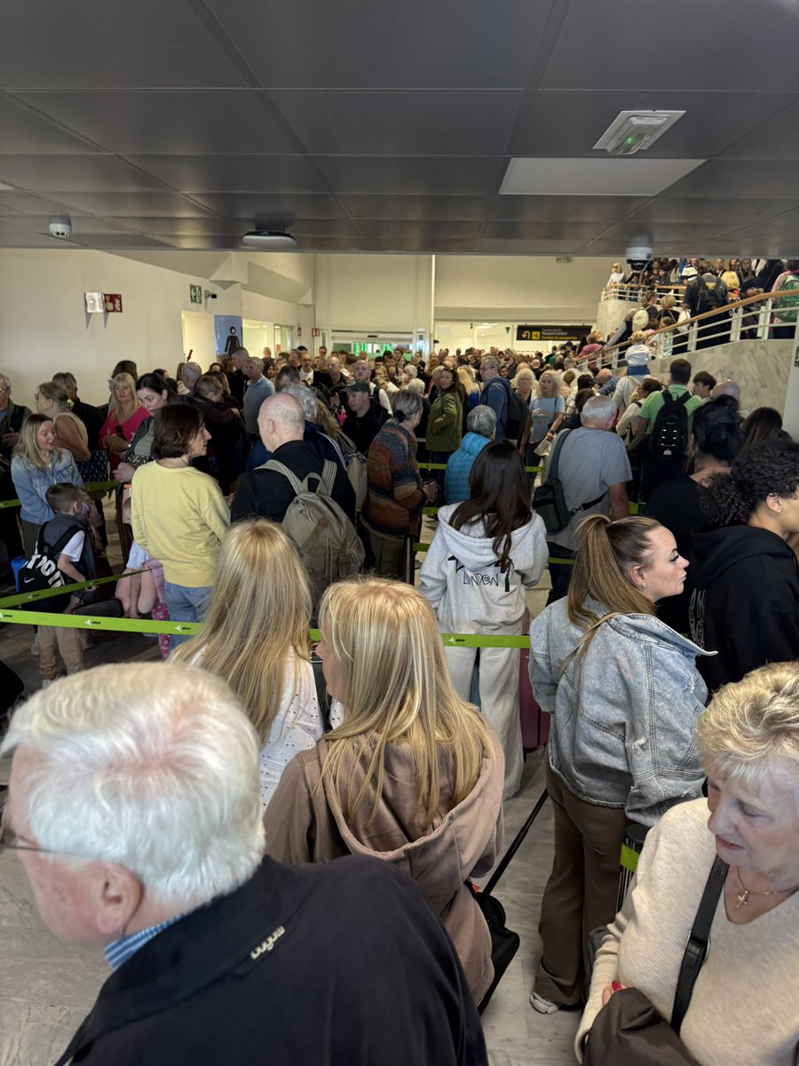 Flight Emergency tweet media