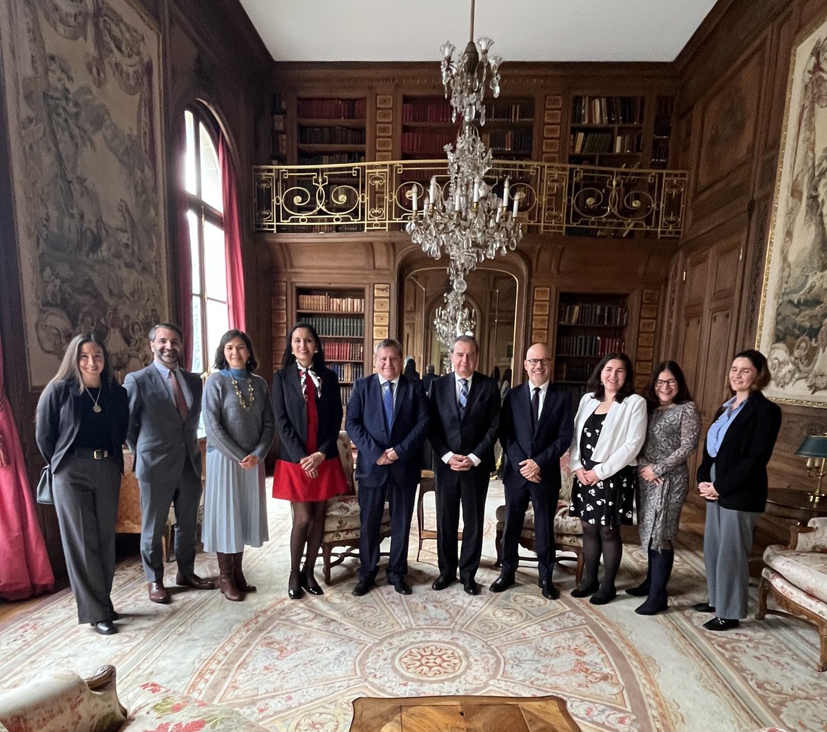 Embajada de Chile en Francia tweet media