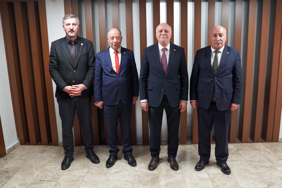 semsibayraktar's tweet photo. Van-Tuşba Ziraat Odası Başkanı Hasan Özgökçe, Gürpınar Ziraat Odası Başkanı Faruk Şamiloğlu ve Kars-Digor Ziraat Odası Başkanı İsmet Hagi’yi Birliğimizde ağırladık. Ziyarette bölge üreticilerimizin sorunları ve çözüm önerileri üzerine değerlendirmelerde bulunduk. Nazik ziyaretleri için teşekkür ederim.