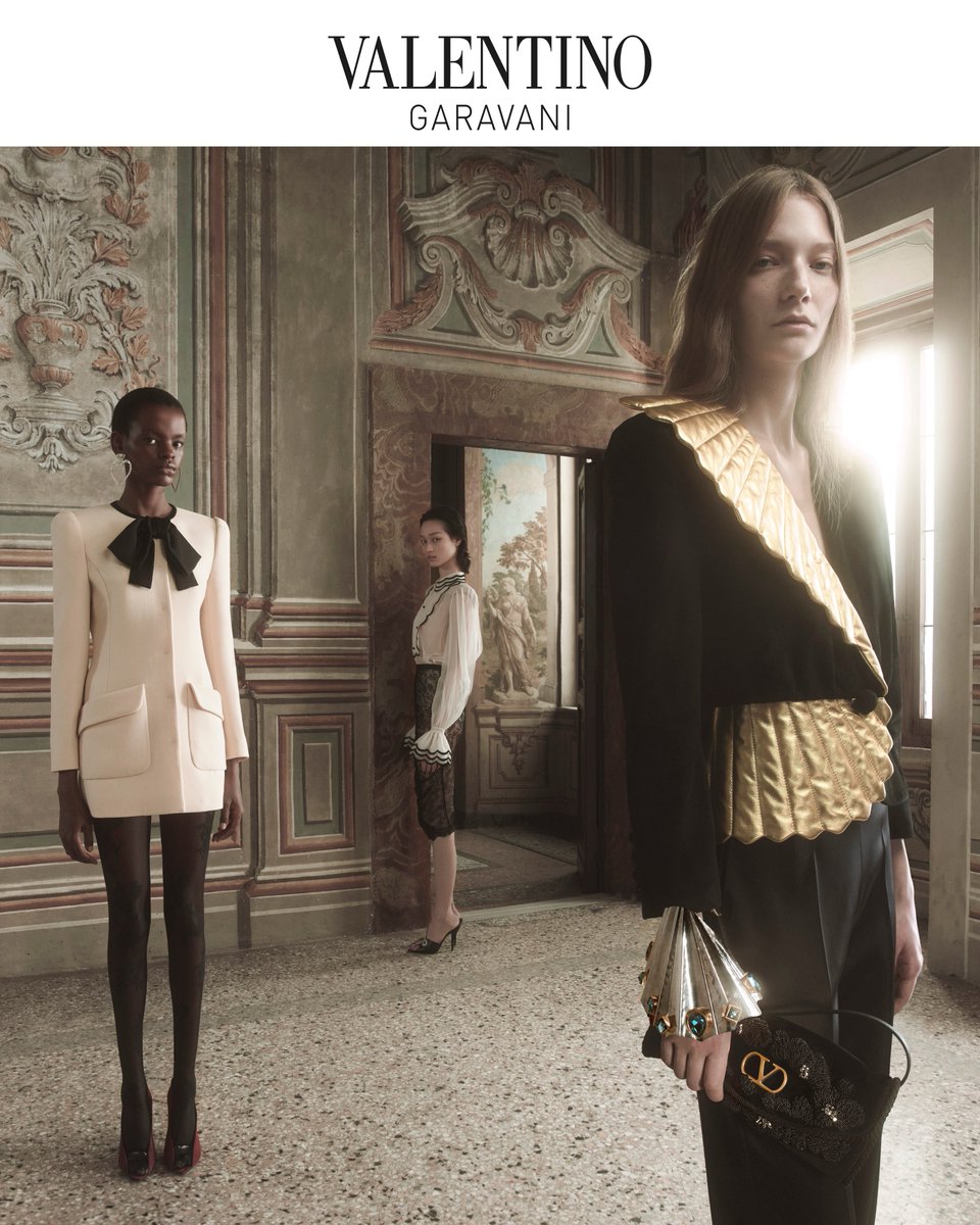 Flashes of light settle on form and fabric, momentary signs of all that is alive.​

Fireflies Spring Summer 2026, envisioned by #AlessandroMichele.

#ValentinoFireflies