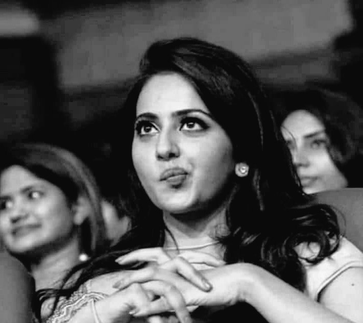 ग्रुप में वही लोग टिक पाएंगे
जो थोड़े स्मार्ट हैं… 😎

बाकी लोग चिंता ना करें,
मेरे जैसे लोगों को देखकर धीरे-धीरे सीख ही जाएंगे। 😂

एक्टिव रहो, वरना स्मार्टनेस की क्लास रोज़ लगेगी!
🔥😛🫣