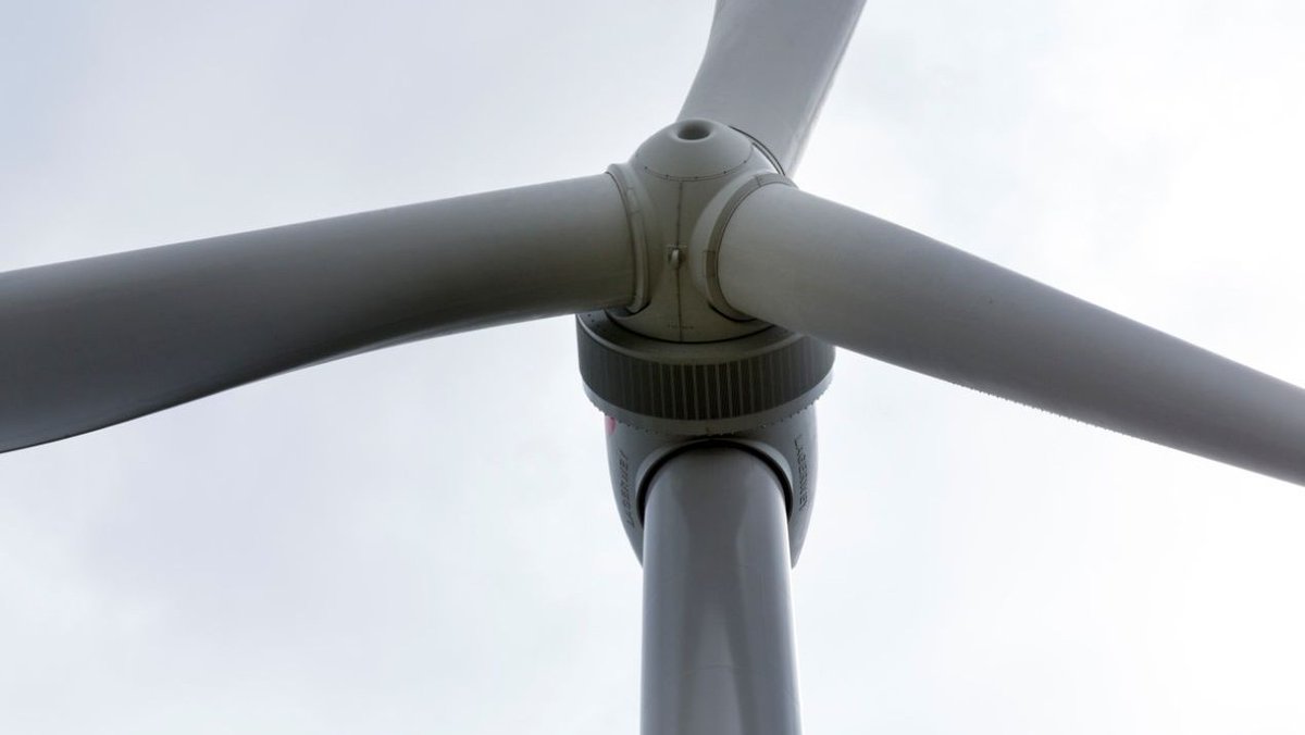 Provincie Noord-Brabant start uitvoering gebiedsinvesteringen Nederwiek 3 van € 50 miljoen. Zo wordt de leefkwaliteit in de regio verbeterd en de impact van de aanlanding van windenergie op zee verzacht.
Lees meer: brabant.nl/actueel/nieuws…