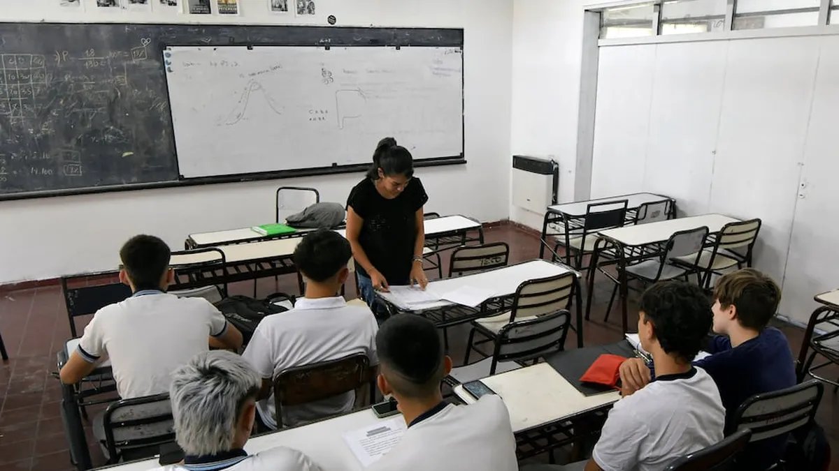 LT8am830's tweet photo. #TodosEnLaOcho "En los sectores sociales más bajos es importante que los chicos permanezcan en la escuela, que pasen tiempo en la escuela. Hay provincias que tienen mucha información y otras no tanto, sería importante un sistema unificado" Pablo Mainer @ArgxEdu https://t.co/u0fh5F8ISI