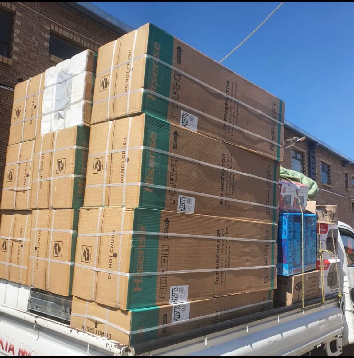 🚛 Hisence Fridges 225L 📢🚨arriving!!
Upgrade your kitchen vibe with Hisence , Sleek, smart and seriously fresh 👌  DM 📩 now to receive yours!!