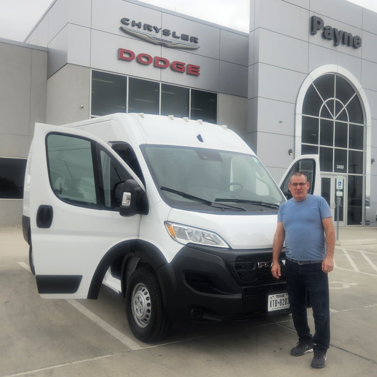 payne_edinburg's tweet image. Congratulations to Felix Garcia on his new 2025 Ram ProMaster 🎉🔥

Thank you for choosing us and allowing Lalo to assist with your purchase!

Browse our inventory 👉 payneedinburgcdjr.com/inventory/new-…

#PayneAutoGroup #RamProMaster #RGV #RioGrandeValley #Congratulations