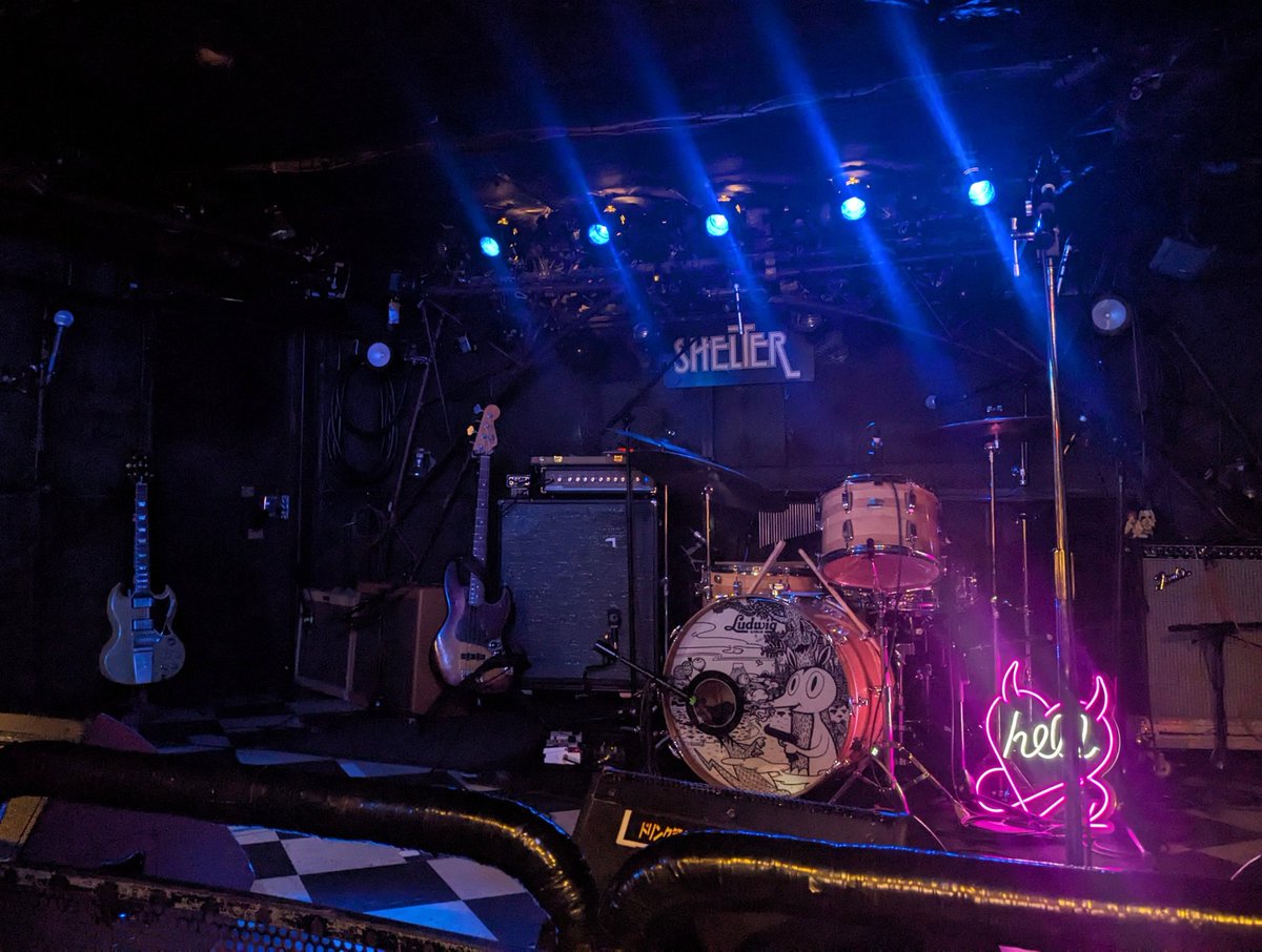 SHELTERで今年最初のおとぎ話ワンマン
"Heaven or Otogi Vanashi"
予告通りプリミティブかつストイック、意味ある選曲！それぞれの楽器が完璧なコントロールで織り成す職人的演奏、平日の疲れた体に染み渡る滋味深いアンサンブル。最後の牛尾さんのギターかっこよすぎた！