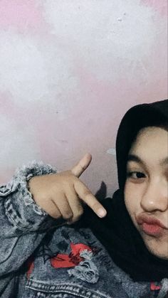 Sumberr3's tweet photo. rek capek rasanya punya pasangan yg nggapernah mau terbuka, tiap dia punya masalah apapun gapernah cerita, padahal aku siap menjadi payung untuknya, aku selalu open apapun cerita ke dia, tapi dia seperti punya banyak hal yg ditutupi hanya karna nggamau aku ikut mikir https://t.co/fRsjIT4cYQ