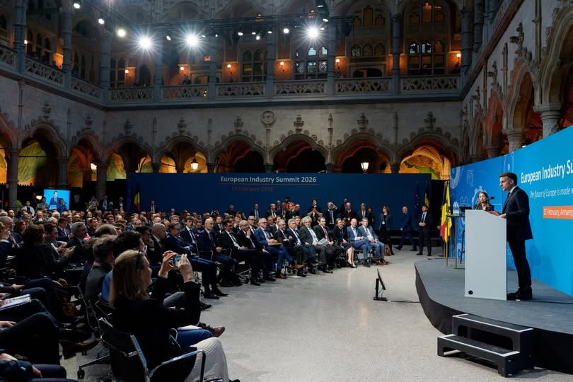 Mapi421's tweet photo. ร Anvers, au Sommet industriel europรฉen :
"Si lโEurope ne sโadapte pas et nโaccรฉlรจre son indรฉpendance stratรฉgique, elle deviendra le marchรฉ dโajustement de ses compรฉtiteurs"
#Plusvite ๐ช๐บ#Plusfort ๐ช๐บ #Pluseuropรฉen ! ๐ช๐บ https://t.co/otpUTF3bDs