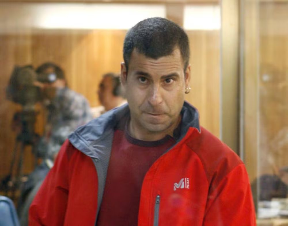 #RetratoDeUnAsesino:Este es Jon Bienzobas que asesinó a tiros en su despacho de profesor a Francisco Tomás y Valiente hace ya 30 años. Ni olvido ni perdón por mucho que sus "coleguitas" tengan escaño.