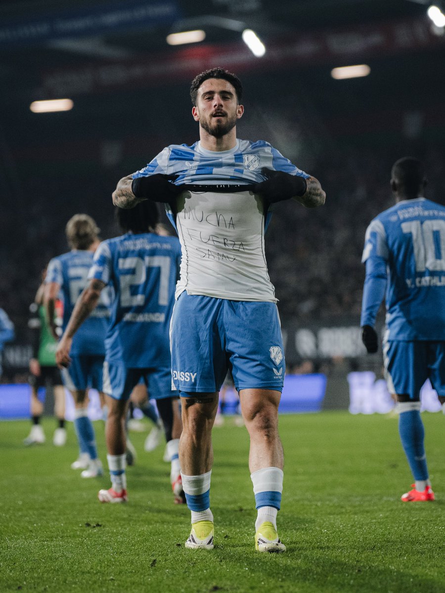FCPorto's tweet photo. Ángel Alarcón 🤝 Samu 💙 https://t.co/u5ize5Cn95