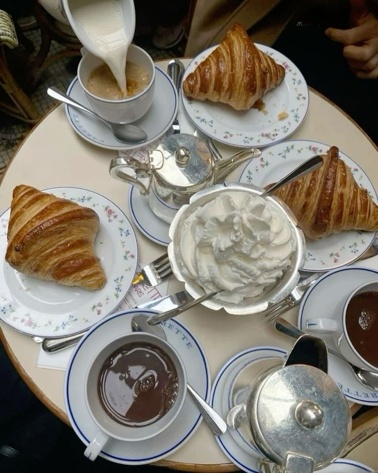 shewearprada's tweet image. Pretty life