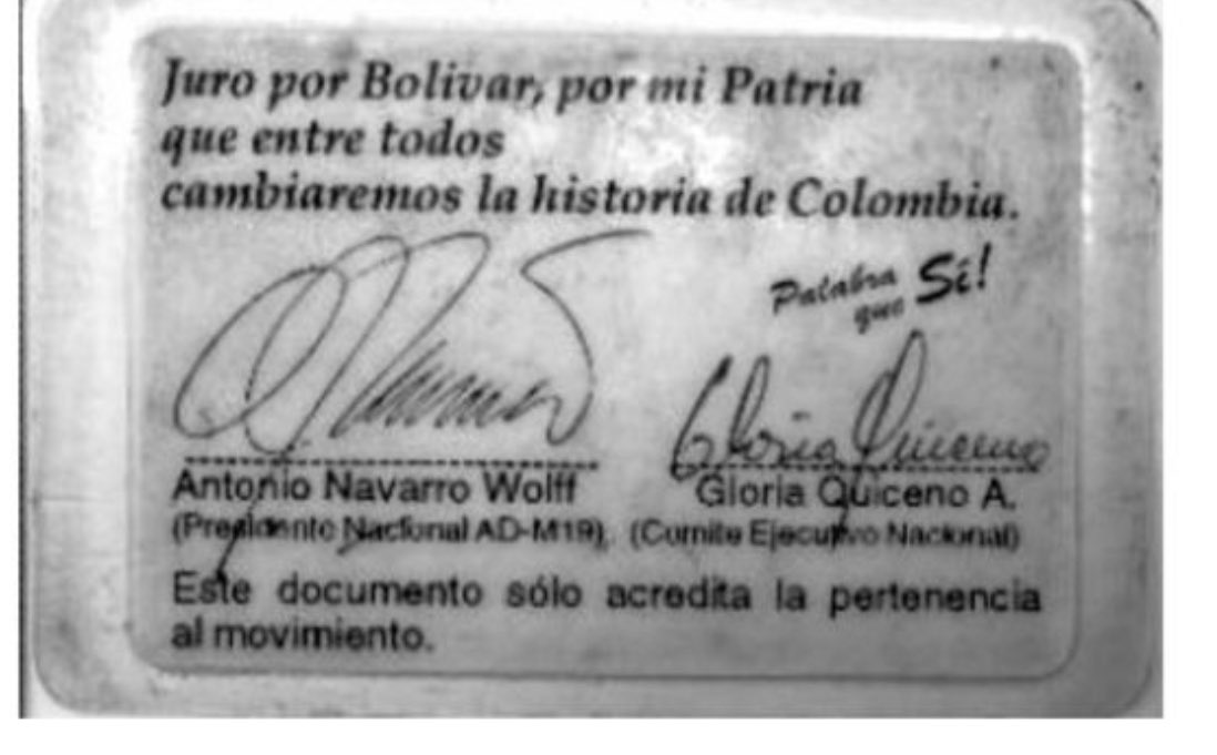 Señores M-19 este es el carnet que certifica al ladrón Olmedo López como miembro del M-19. No digan mentiras 

Entiendo que ahora están tratando de negarlo pero los documentos y las pruebas no mienten.

Este documento lo encuentran en el libro de <a href="/paulabolivar/">Paula Bolívar</a>