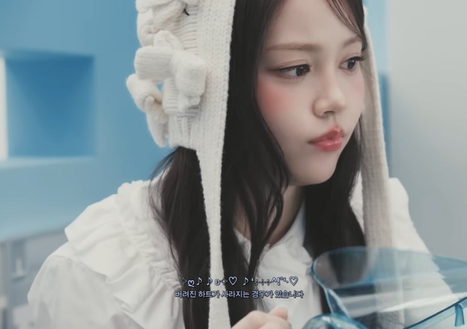 carmen's cute visual 🤍🌷💙