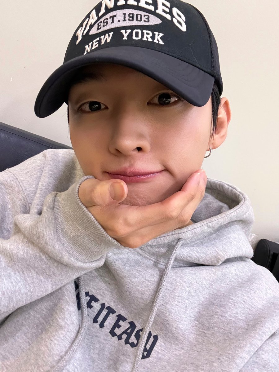 [#오늘의윤잘생]

겨울 끝자락, 마음은 볼륨으로 채운 밤
오늘도 밥알들 덕분에 행복 🆙
다음 주에도 볼륨에서 행복만 하기〰️🤙

#윤지성 #YOONJISUNG
#KBSCoolFM #효정의볼륨을높여요