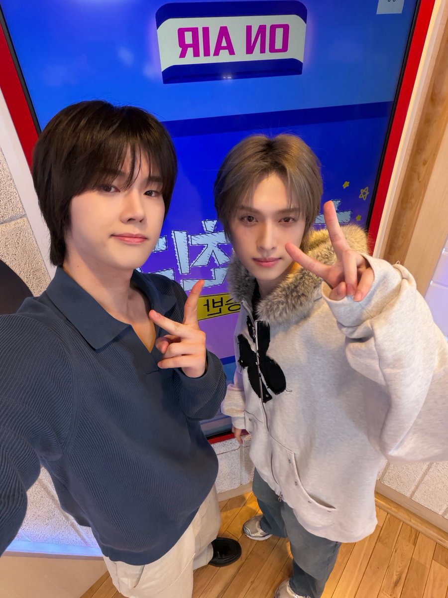 XH_official's tweet image. [ #Xtra_Scenes ]

런즈랑 도란도란 이야기 나누니까 좋잖아🤍✨

#XdinaryHeroes #엑스디너리히어로즈
#정수 #Jungsu
#가온 #Gaon
#WE_ARE_ALL_HEROES
#친한친구방송반