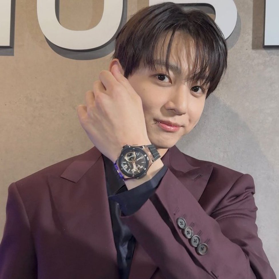 dreamjeons's tweet image. what time is it? it’s jungkook loving time!