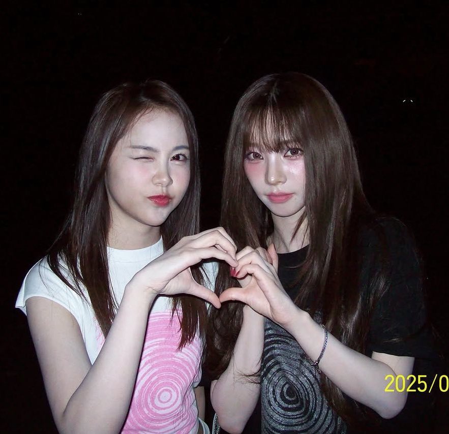 Late night drawing 🗯️💤

#smallartist #illustration #CARMEN #KARINA