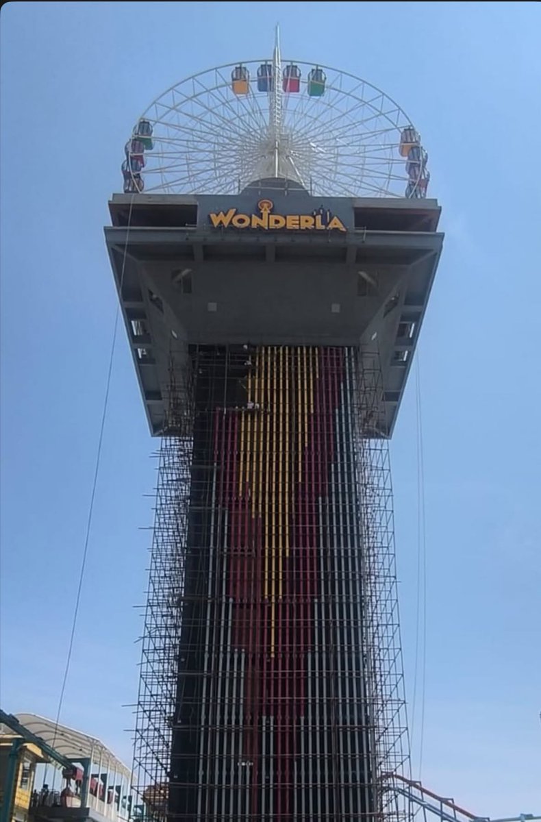 UpdatesChennai's tweet image. The tall signature Giant Wheel at Chennai's Wonderla is getting ready!! #Chennai #Wonderla 🎡🎢