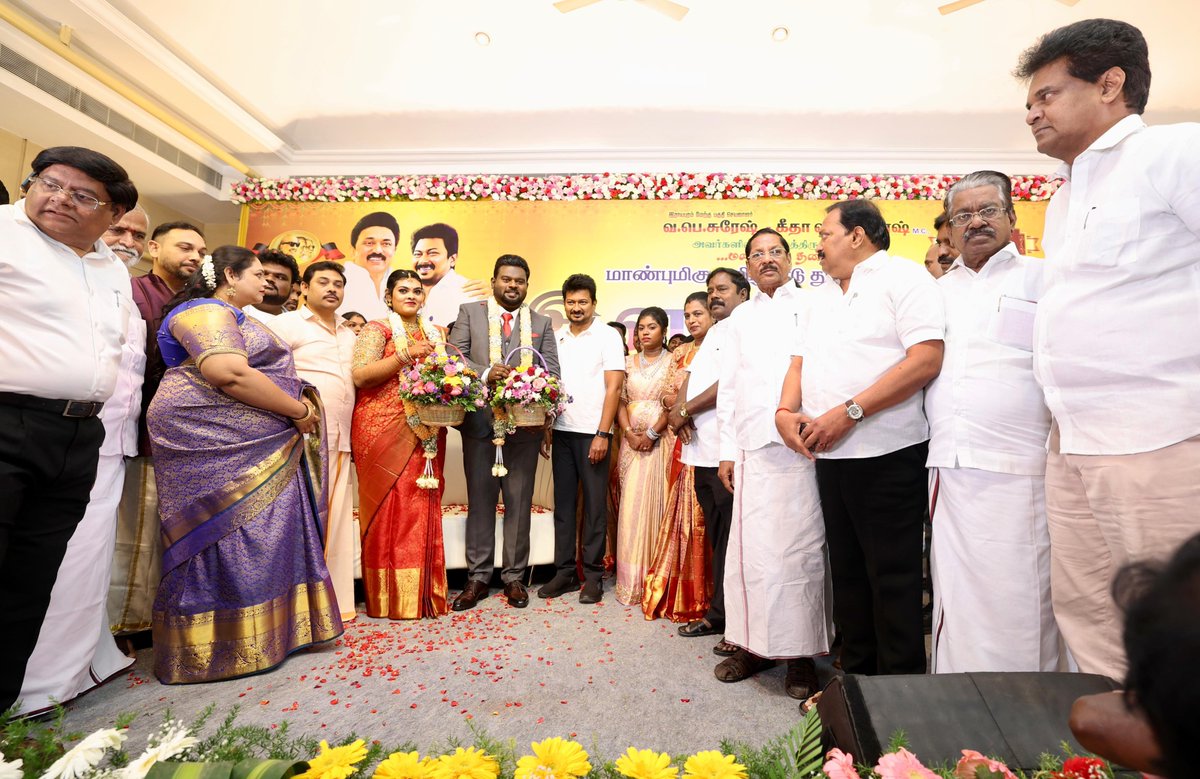 Udhaystalin's tweet photo. சென்னை வடக்கு மாவட்ட இராயபுரம் மேற்கு பகுதிச் செயலாளர் அண்ணன் வ.பெ.சுரேஷ் மாமன்ற உறுப்பினர் திருமிகு.கீதா சுரேஷ் இணையரின் அன்பு மகன் பி.எஸ்.அமர்நாத் - நவிஷா இணையரின் திருமணத்தை இராயபுரம் தங்கம் மாளிகையில் இன்று நடத்தி வைத்தோம்.

தந்தை பெரியாரும் - பகுத்தறிவும் போல, அறிஞர் அண்ணாவும் - மாநில சுயாட்சியும் போல, முத்தமிழறிஞரும் - தமிழுணர்வும் போல, நம் முதலமைச்சர் அவர்களும் - திராவிட மாடலும் போல மணமக்கள் பல்லாண்டு வாழ்கவென வாழ்த்தி மகிழ்ந்தோம்.

@PKSekarbabu @rdsekarmla @RSBharathiDMK  @TksElangovan @DrKalanidhiV @KPShankarMLA  @idream_murthy @JJEbenezer1