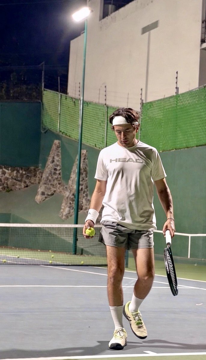 SBarquera's tweet photo. De acuerdo con este estudio el tennis 🎾 parece asociarse con una mayor expectancia de vida 😮… habrá que ver 😅 pero muy importante buscar una actividad física regular… y si puede ser divertida y un espacio para compartir, se vuelve todavía mejor.
#tennislove

https://t.co/GOuLAnGlYS