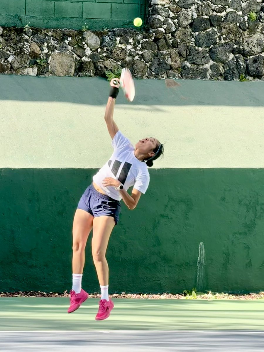 SBarquera's tweet photo. De acuerdo con este estudio el tennis 🎾 parece asociarse con una mayor expectancia de vida 😮… habrá que ver 😅 pero muy importante buscar una actividad física regular… y si puede ser divertida y un espacio para compartir, se vuelve todavía mejor.
#tennislove

https://t.co/GOuLAnGlYS