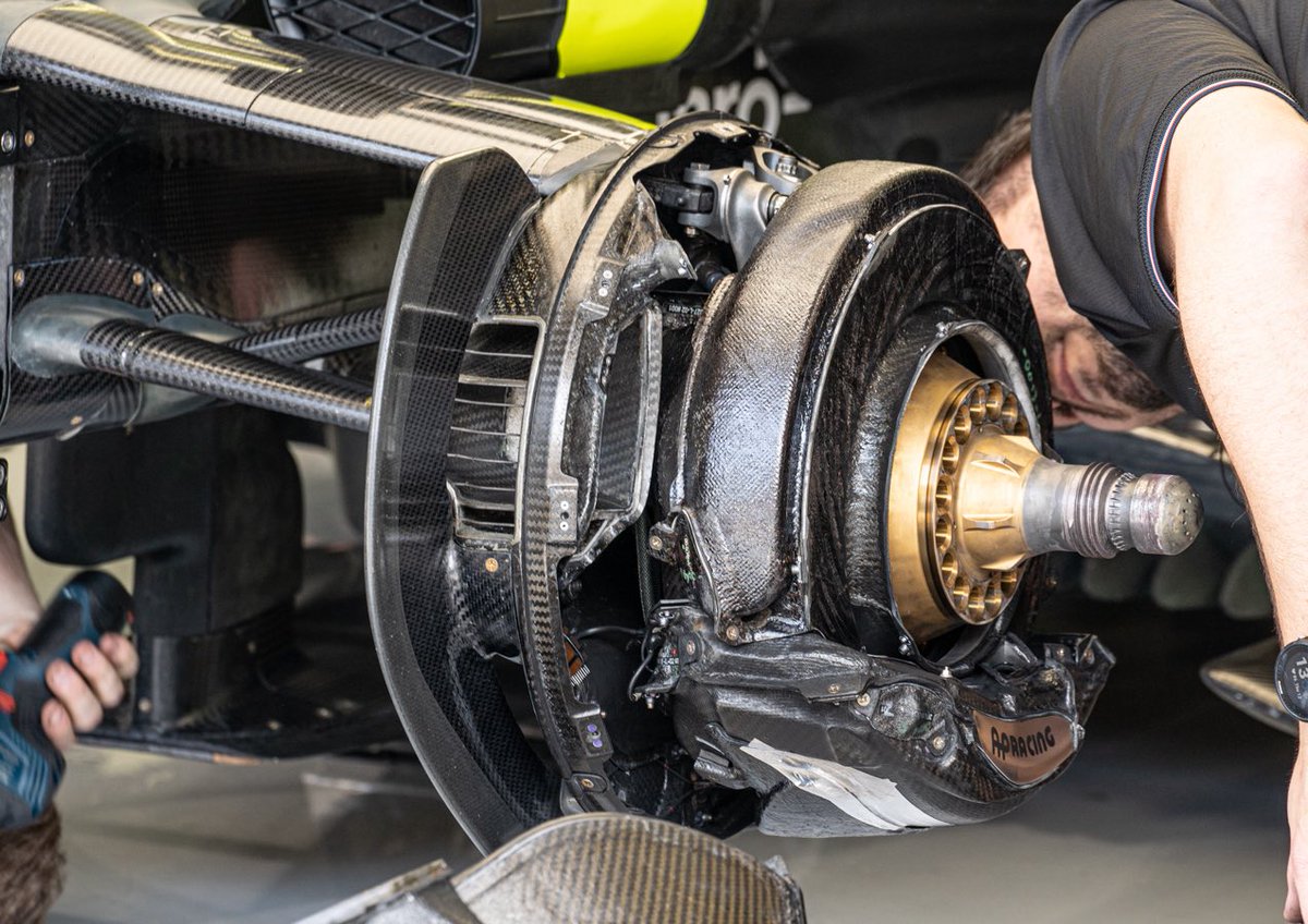 MateuszMrz8's tweet image. Detale przedniego układu hamulcowego z bolidu Cadillaca. 

#F1PL #ElevenF1 #F1