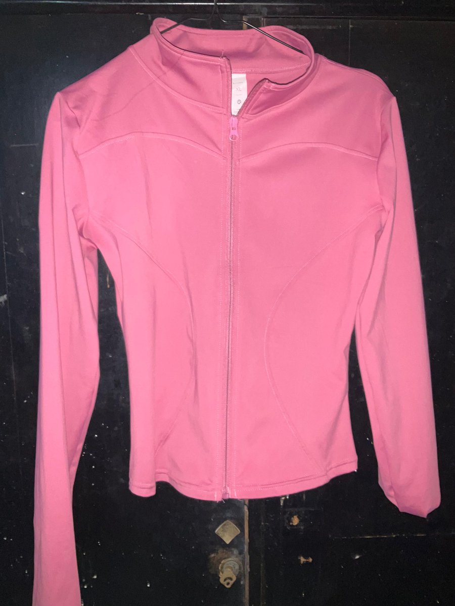 lilclodyskies's tweet photo. Wts jaket reytorrm pink size XL 85k, baru 2 kali pakai. Bisa 🍊 https://t.co/wCm4UtR4fe
