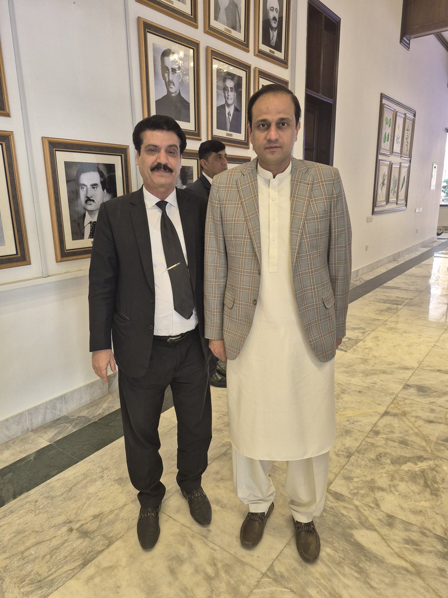 QaziMBashir1's tweet photo. @murtazawahab1 C.M. House Karachi:-
Photo taken with son of soil, Mayor Karachi, Barrister Murtaza Wahab Siddiqui after attending program of Aurat Foundation at Chief Minister House Karachi. https://t.co/0TUr5N5XUx