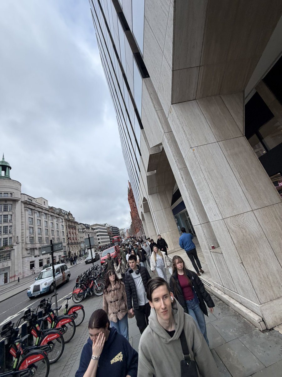 🚶LONDON | We started the morning with the Thames Sightseeing Cruise 
to see famous landmarks such as the London Eye, St Paul’s Cathedral and Tower Bridge. We then finished our walking tour through the Financial District. Great start <a href="/johnpaulacademy/">John Paul Academy</a> 👏