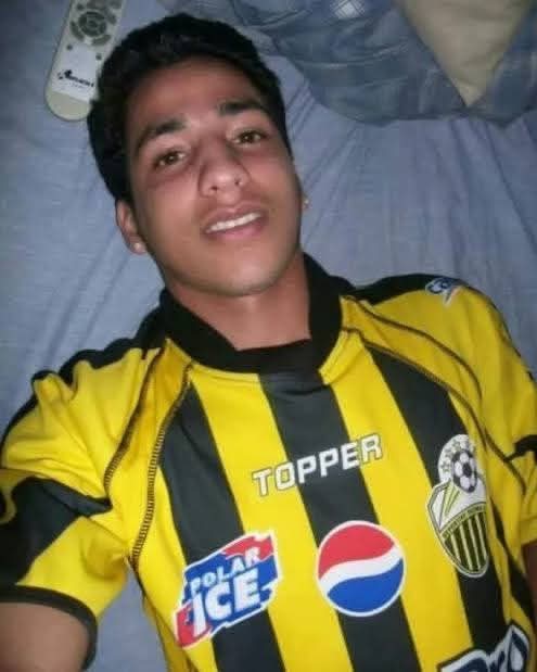 PROHIBIDO OLVIDAR

Hoy recordamos cómo hace doce años, el 12 de febrero de 2014, Bassil Da Costa fue asesinado de un balazo en la cabeza por unas personas que disparaban a la gente luego de bajarse de una camioneta sin placas, blanca.

Fue uno de los primeros jovenes asesinado