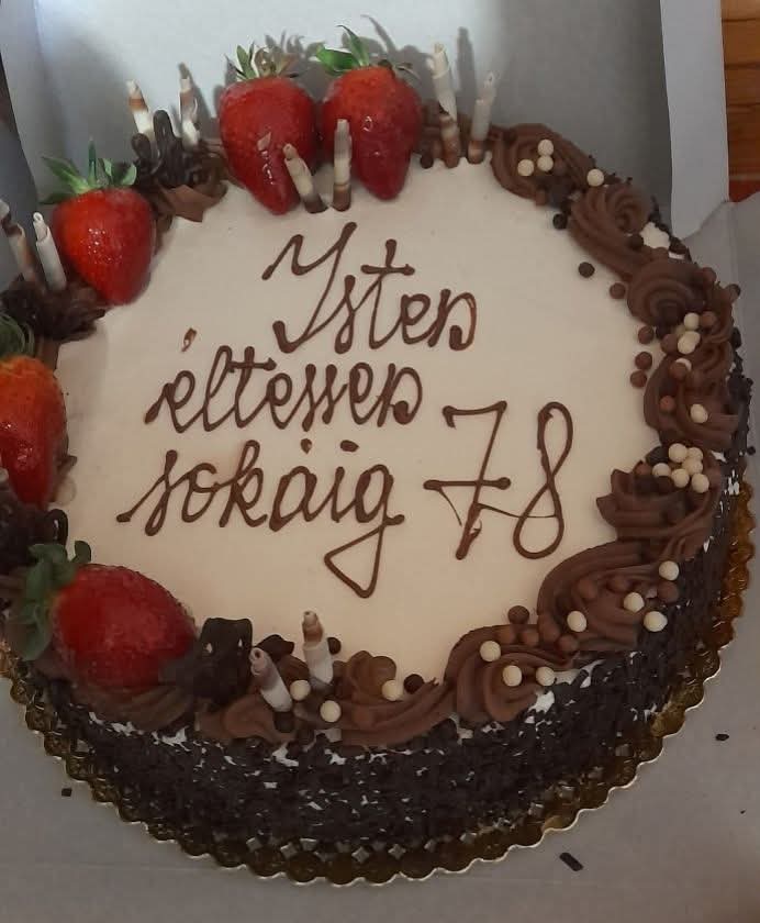 BotondBalassi's tweet image. 1️⃣ éve. 

Egyszerű ünneplés, szép pillanatok... 🎂🎉🧑‍🧑‍🧒‍🧒