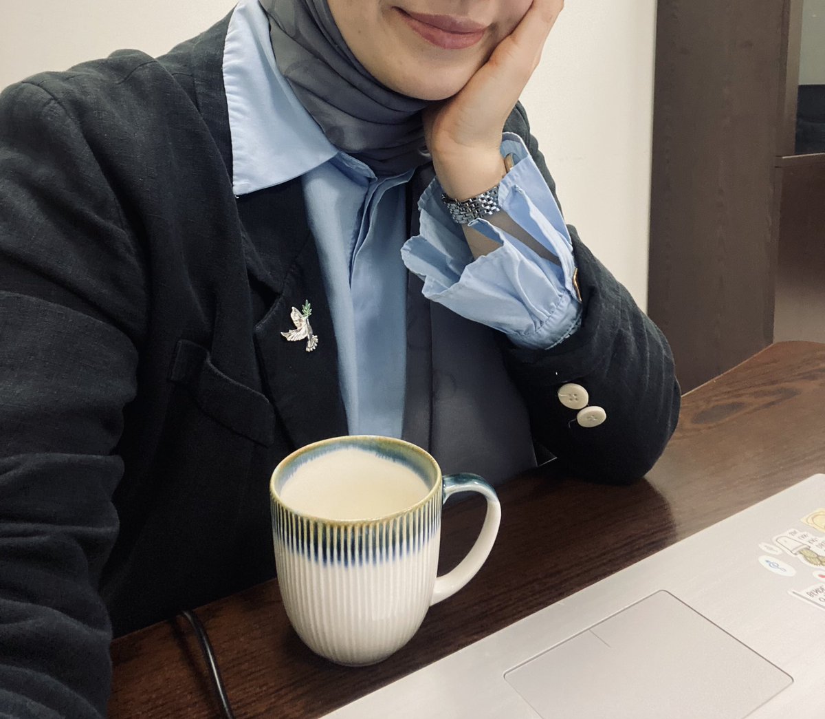 Sevgili günlük 🕊️
Bugün akademik kariyerim için küçük ama kalbim için büyük bir adım attım. Uluslararası bir sempozyumda, Türkiye’yi temsil ederek hocamla birlikte bildirimize adımızı yazdırdık.
Müteşekkirim 😌