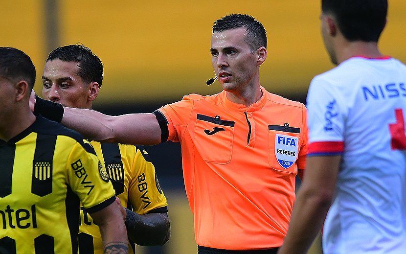 #ATENCIÓN 

⚽ <a href="/Nacional/">Nacional</a> 🆚 <a href="/OficialCAP/">PEÑAROL</a>.

⚠️ Andrés Matonte (incluído en el proyecto Mundial 2026) es el principal candidato para arbitrar el clásico del Apertura el próximo 1° de marzo en el GPC.

➡️ Los otros, Gustavo Tejera y Javier Burgos

🖥️ VAR: posiblemente Antonio García.