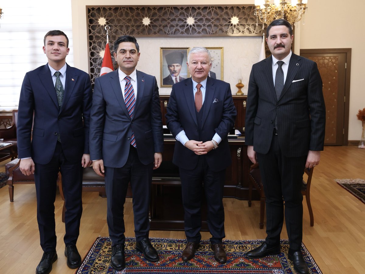 Aksaray Valimiz Sayın Murat DURU’ya,
Ulukışla Kaymakamı Emir Osman GÖKÇE ve Bor Başsavcısı Ş. Samet BOZKURT ile beraber hayırlı olsun ziyaretinde bulunduk.
Sayın Valimiz ⁦<a href="/muratdurutr/">Murat Duru</a>⁩ ‘ya misafirperverliğinden dolayı teşekkür eder,görevinde üstün başarılar dileriz.