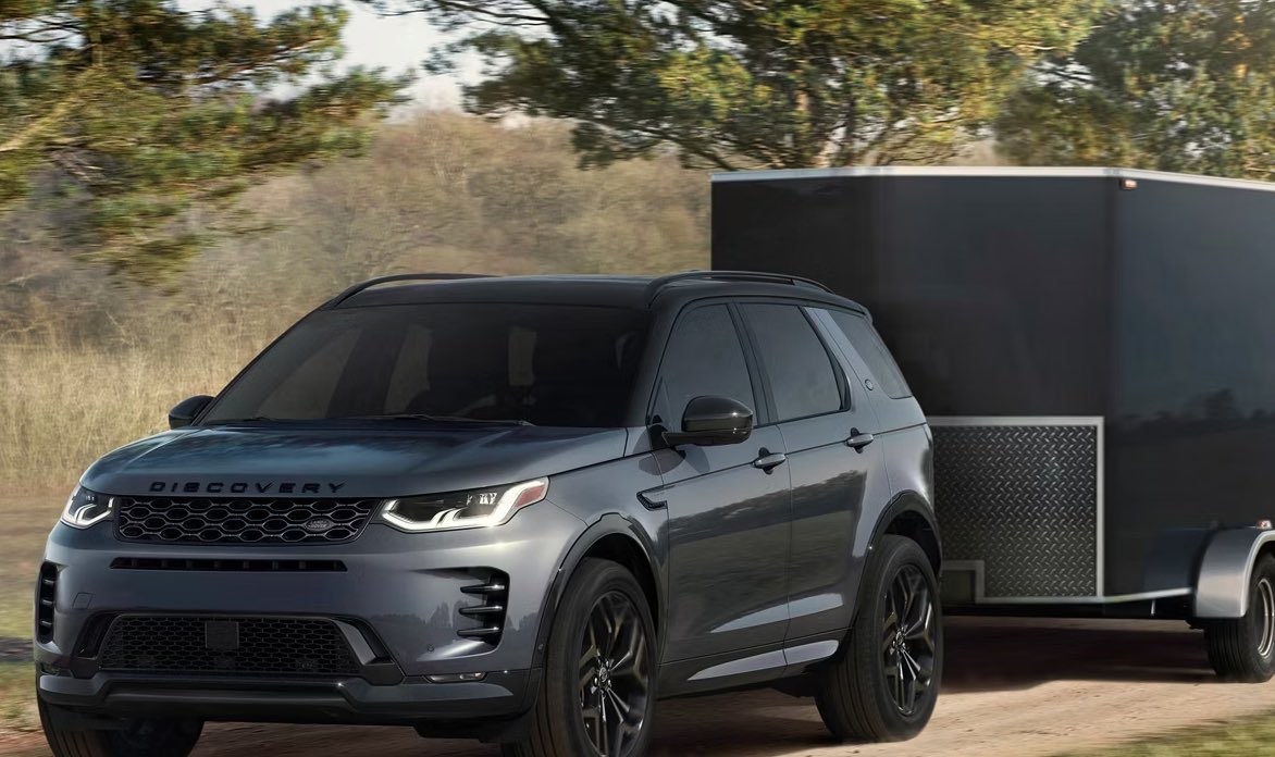 With the 4,409 lbs towing capacity, you can haul everything and anything.

#LandRover