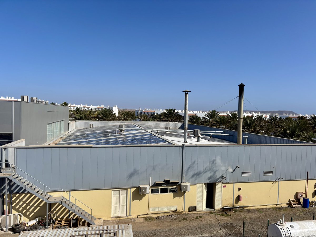 AguasPontaPreta's tweet photo. 22% da electricidade consumida pela infraestructura hidroenergética da lavandaria industrial #NETSAL provem do autoconsumo solar fotovoltaica (117 kWp)
#IlhadoSal #CaboVerde https://t.co/qbMSNHJdlu