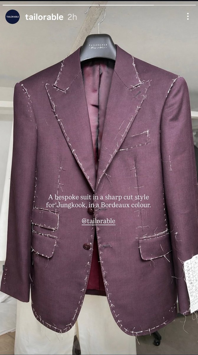 pimnana's tweet photo. Tailorable worked their magic again for JK's suit tonight
Question: does anyone think this is the color orchid of his vinyl version of "ARIRANG"?
@tailorable_co #Tailorable
#JUNGKOOKxHUBLOT https://t.co/w6DsU7S5PA